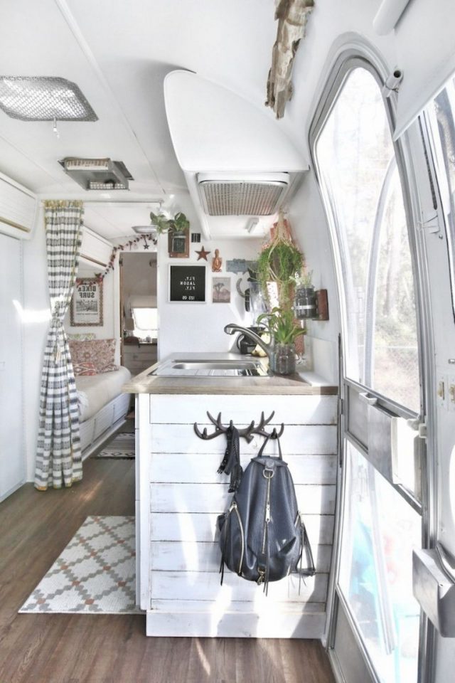 22+ Awesome RV Living & Camper Remodel Interior Design Ideas - Page 17